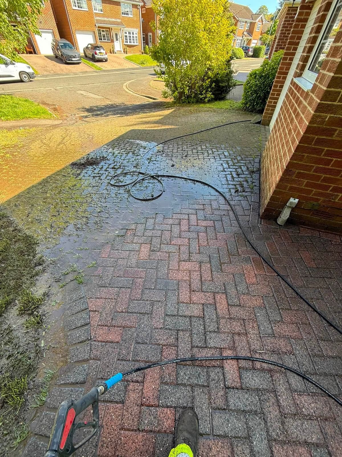 Rinsing off after the surface cleaner