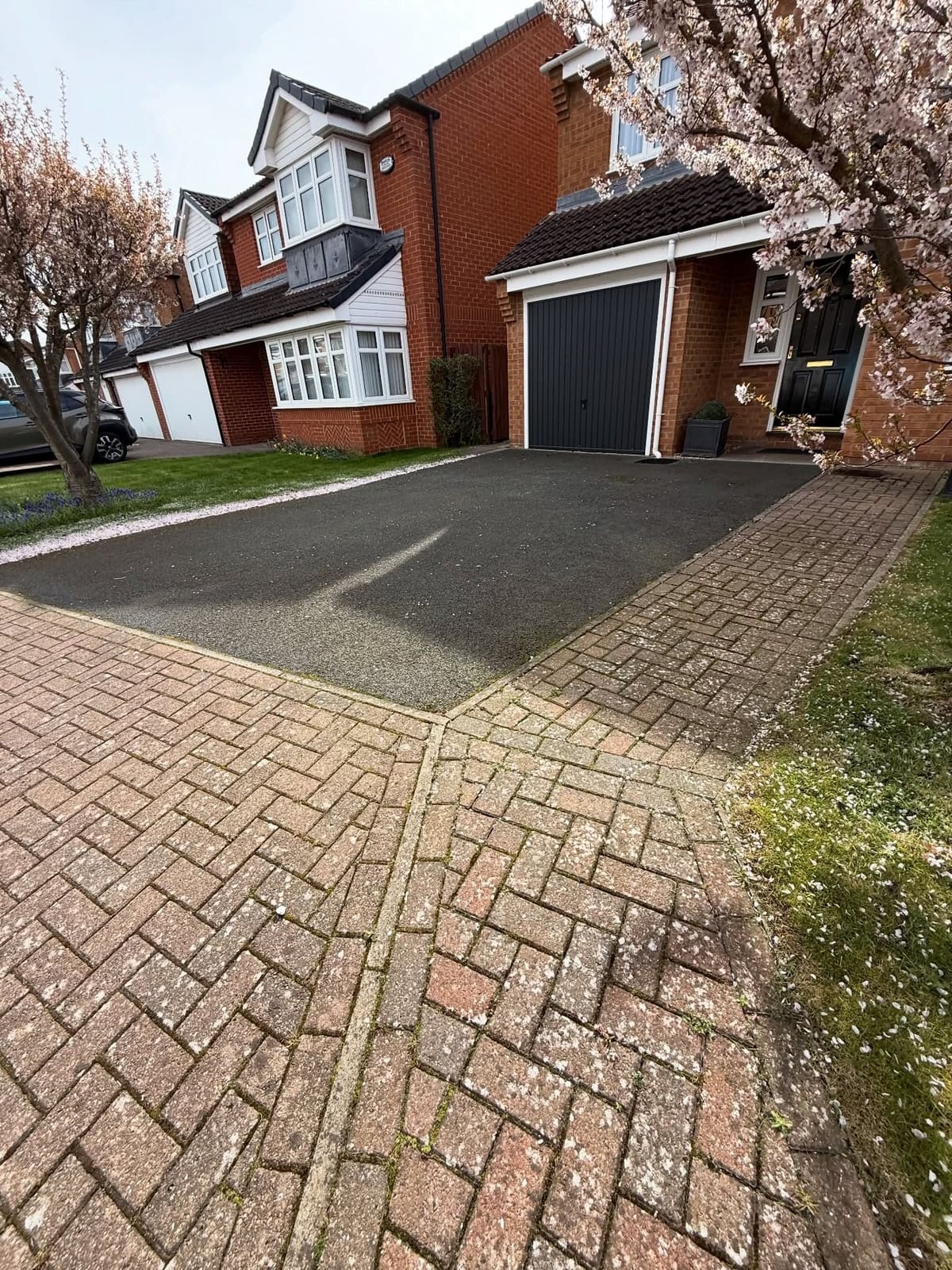 Front driveway before and after cleaning